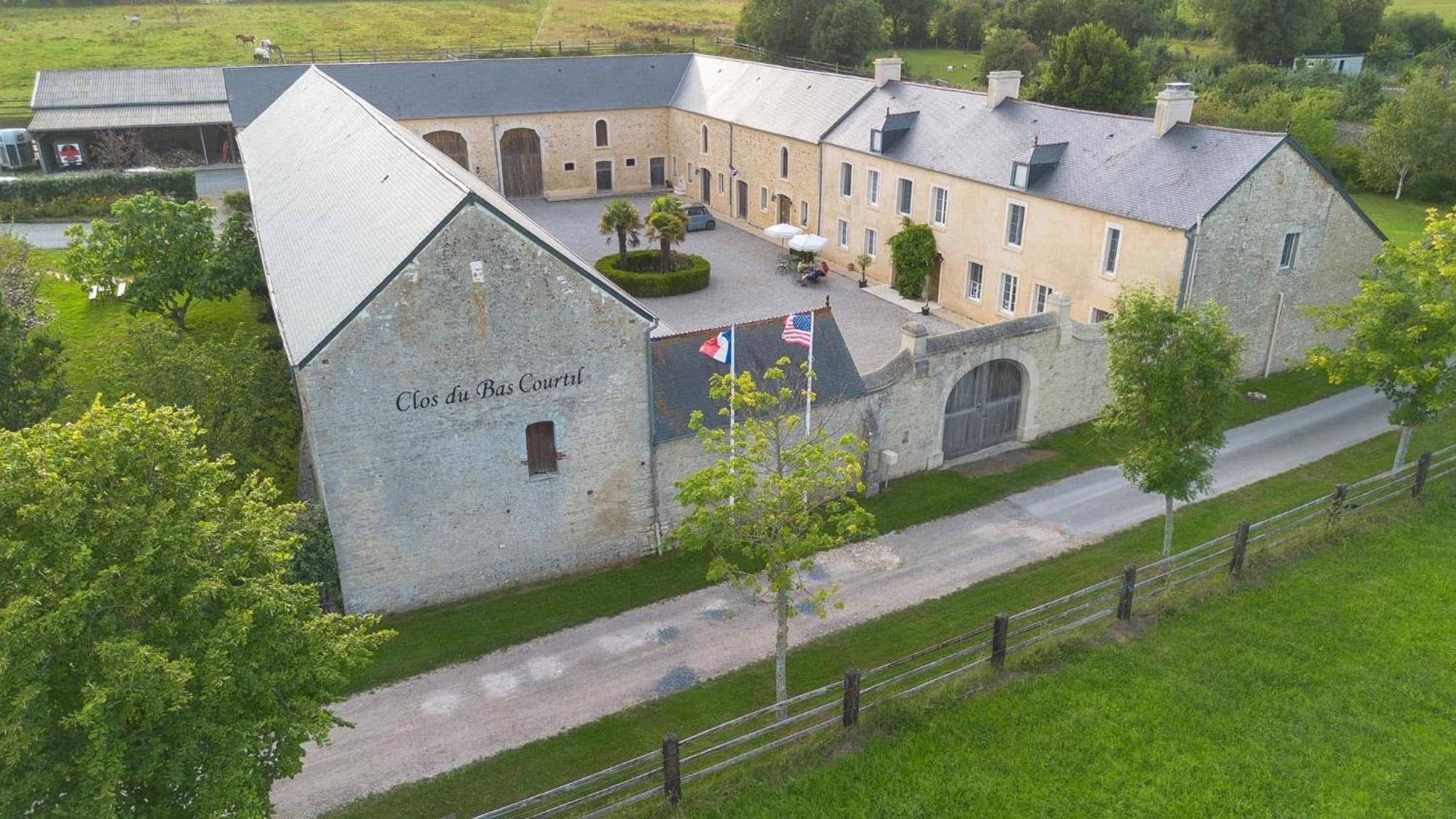 Le Clos Du Bas Courtil Guesthouse B&B Omaha Beach Osmanville Экстерьер фото